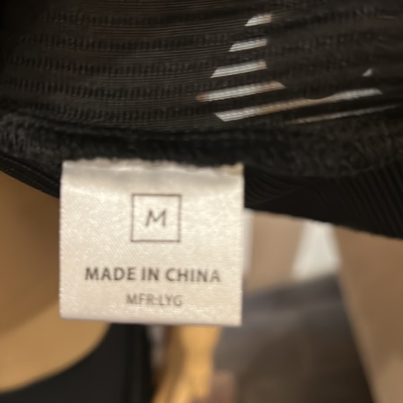 Black Sleeveless Top sz M (runs slightly small) - Picture 4 of 4